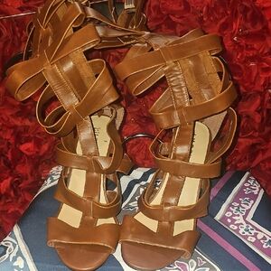 Tildon NWT Strappy Gladiator Brown Women's Sandals Size 9½